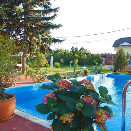 Eden Apartmanhaz *