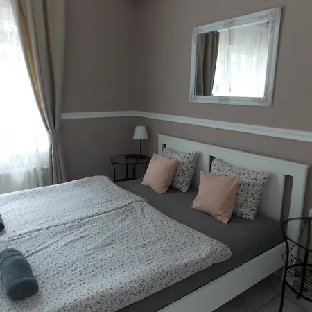 Eden Apartmanhaz * Balatonfured