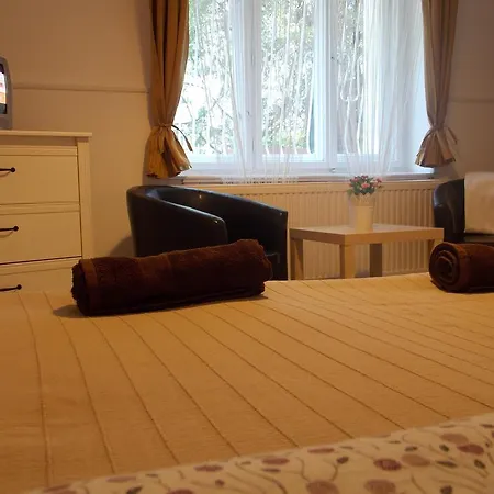 Eden Apartmanhaz Lejlighed *