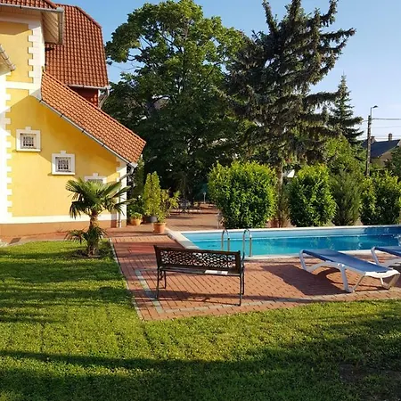 Eden Apartmanhaz Lejlighed *