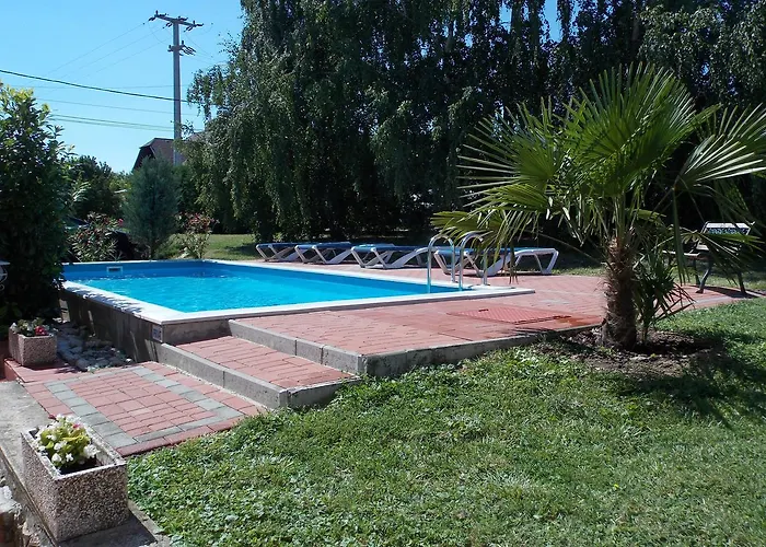 Eden Apartmanhaz Апартаменты *