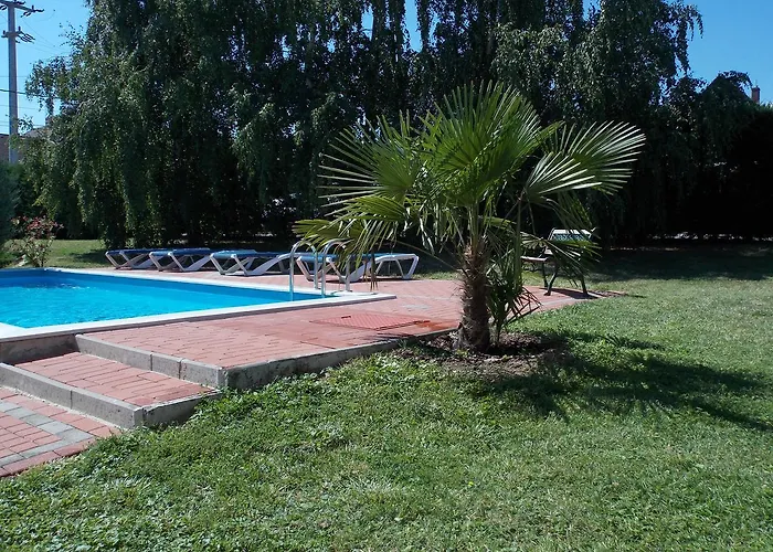 Eden Apartmanhaz *